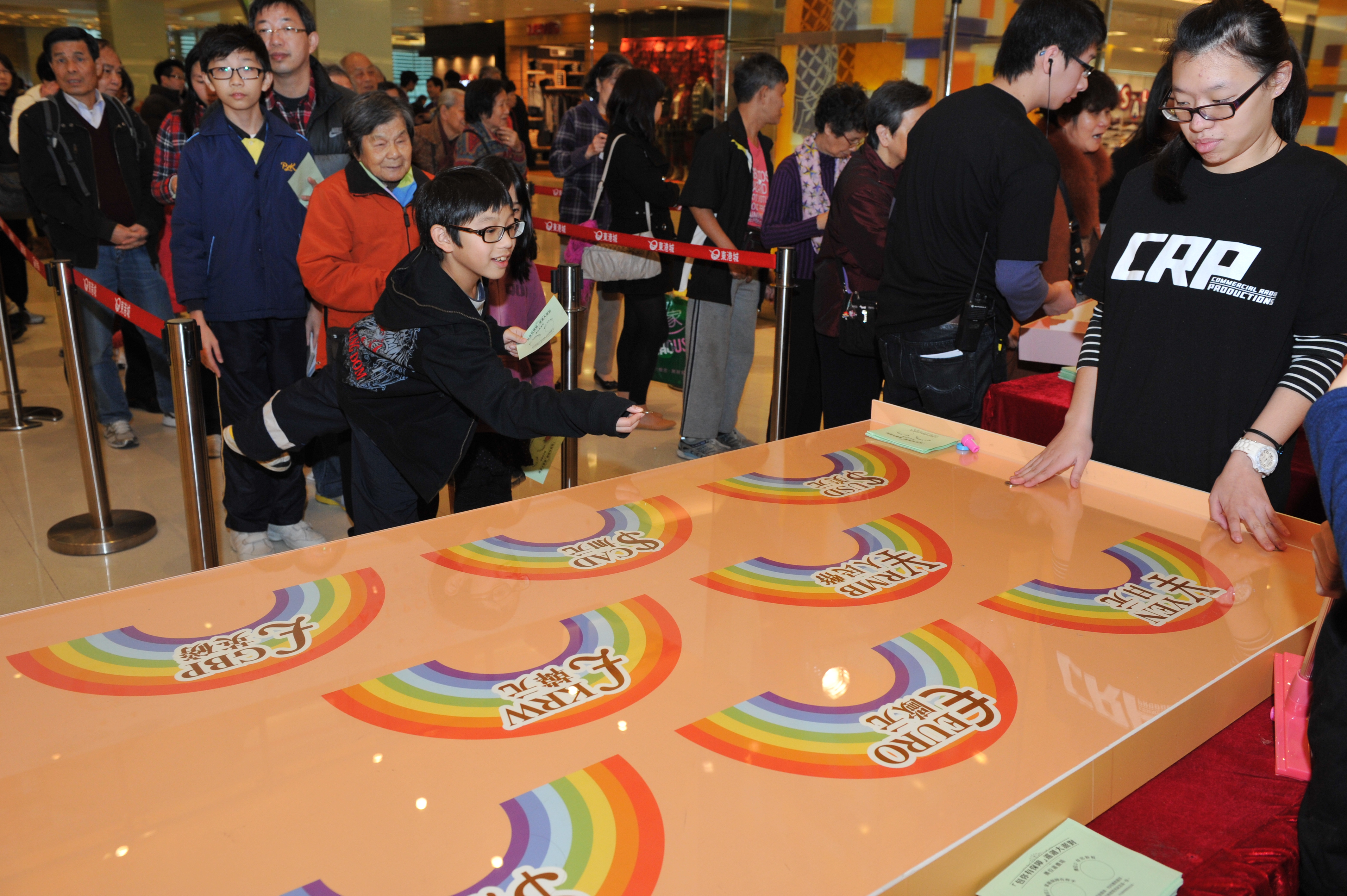 Photo 4: Members of the public enthusiastically participated at various game booths.
